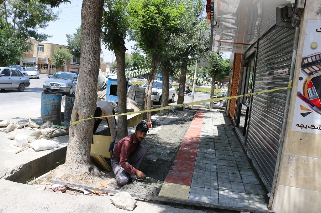 پیشرفت پروژه جدول بندی و بلوک فرش در خیابان شهداء و میدان انقلاب