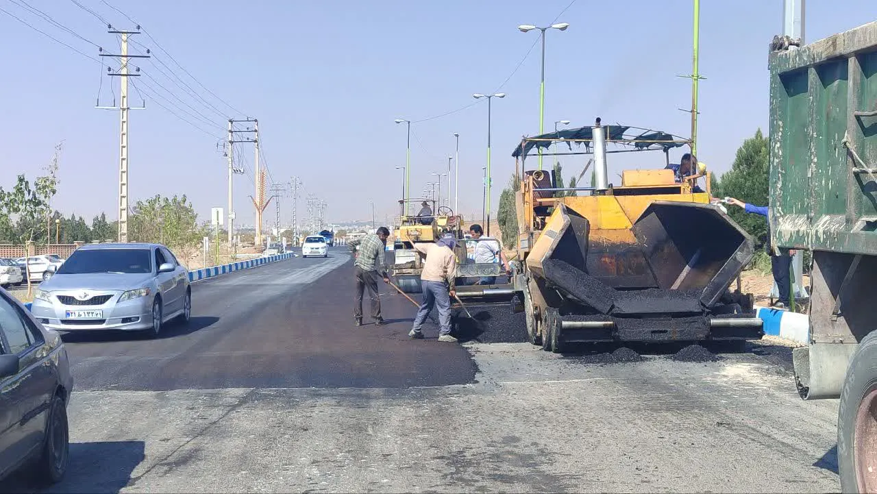 نهضت آسفالت در نقاط مختلف شهرستان فرخ شهر 
